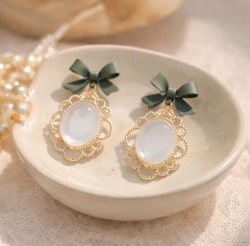 Cat eye bow earrings in gold-tone alloy for festive and cocktail occasions – anti-tarnish jewellery for women
