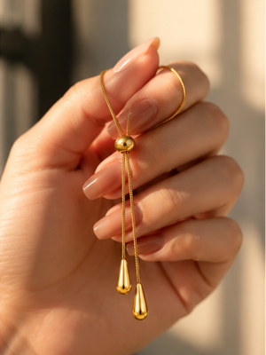 Close-up of 18K gold plated liquid waterdrop pendant on adjustable bolo lariat necklace – anti-tarnish and waterproof