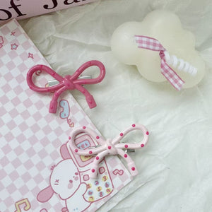 Pink bow hair clip side view – lightweight duckbill clip for girls daily hair styling